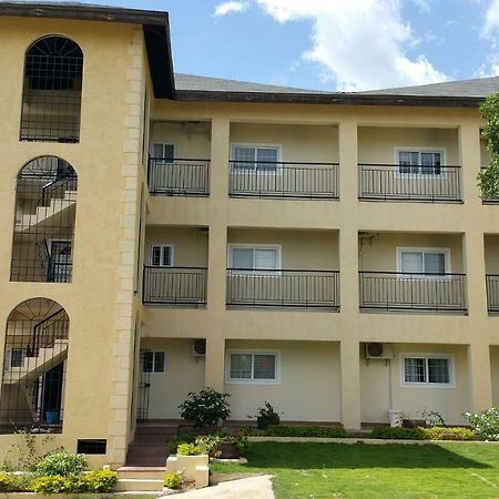 Donhead New Kingston Apt 3 Exterior photo